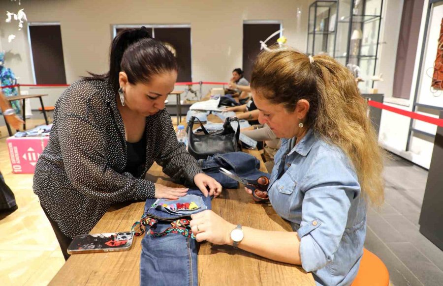 İleri Dönüşüm İle Eski Kıyafetler Ve Tekstil Atıkları Değerleniyor