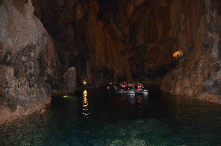 Antalya’daki Altınbeşik Mağarası Tadilat Nedeniyle Ziyarete Kapatıldı
