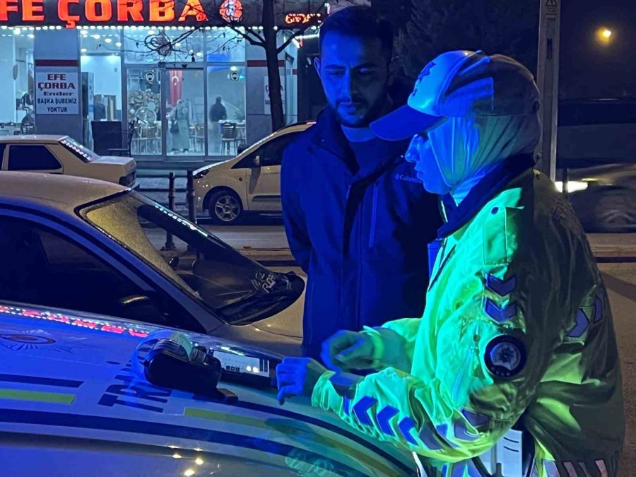 Alkolden Ehliyetini Kaptıran Sürücü, Yolu 15 Kilometre Uzatsa Da Kurtulamadı