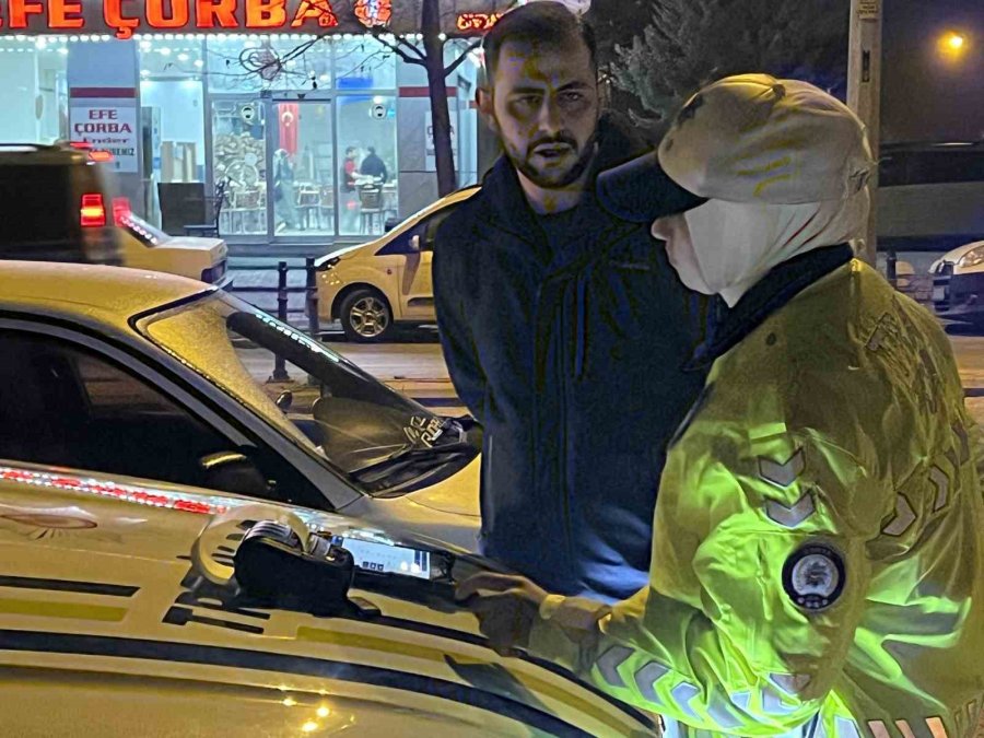 Alkolden Ehliyetini Kaptıran Sürücü, Yolu 15 Kilometre Uzatsa Da Kurtulamadı