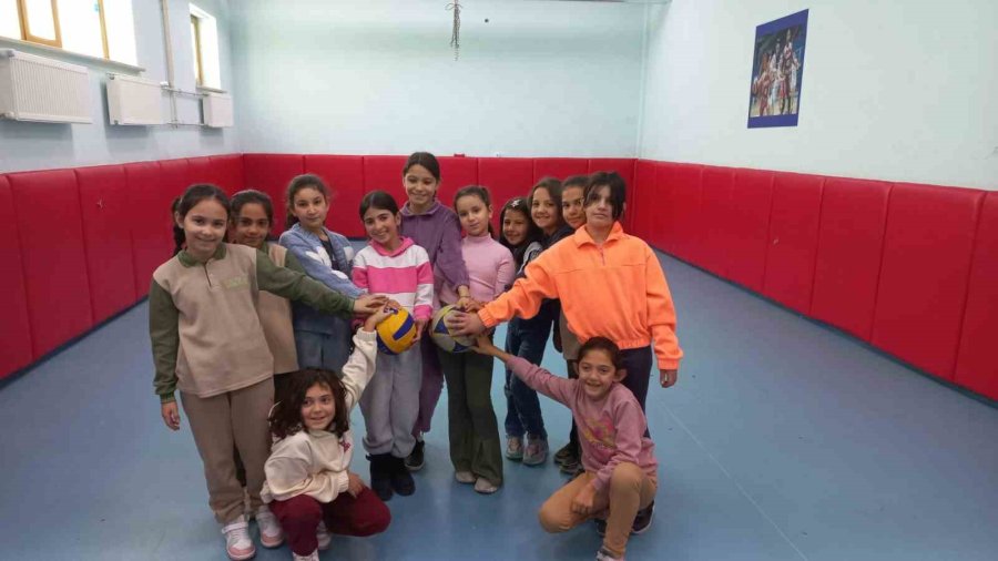 İlkokullarda ’spora İlk Adım’ Projesi Başarıyla Sürdürülüyor