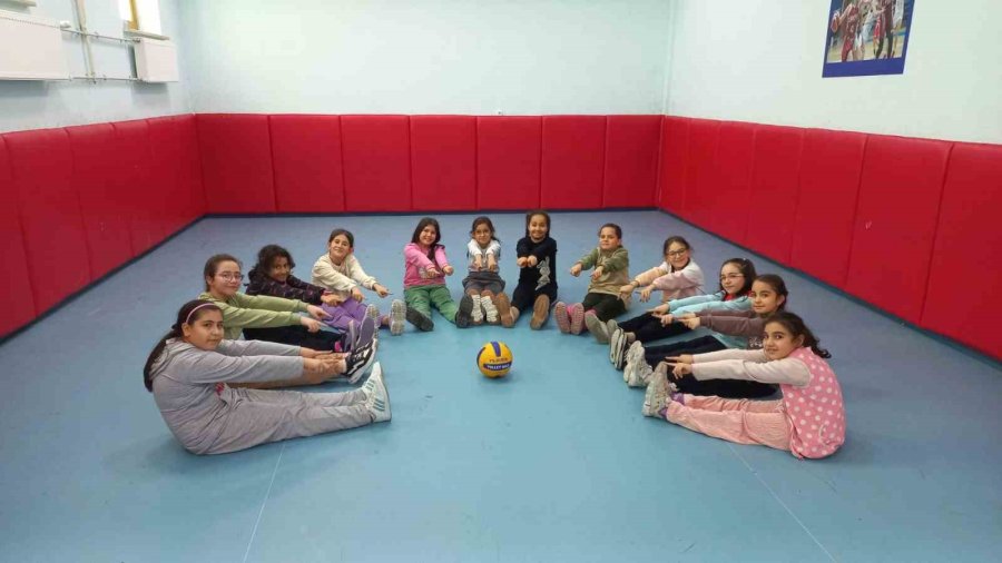 İlkokullarda ’spora İlk Adım’ Projesi Başarıyla Sürdürülüyor