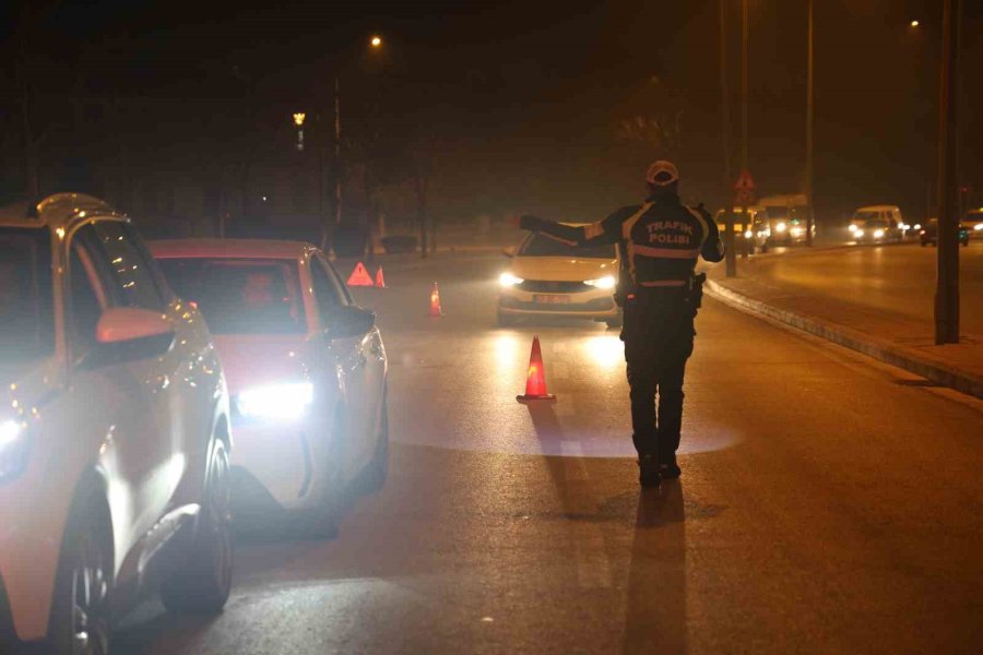 Alkolden Ehliyetini Kaptıran Sürücü, Yolu 15 Kilometre Uzatsa Da Kurtulamadı