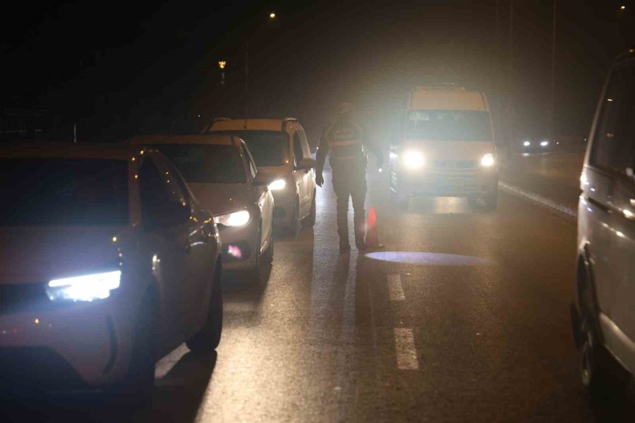 Alkolden Ehliyetini Kaptıran Sürücü, Yolu 15 Kilometre Uzatsa Da Kurtulamadı