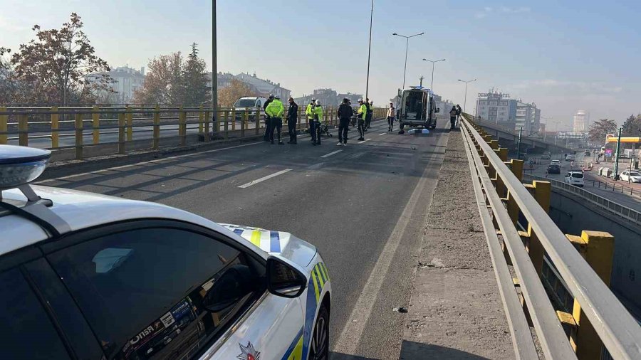 Tır İle Motosiklet Çarpıştı, Üniversite Öğrencisi Motosikletli Öldü