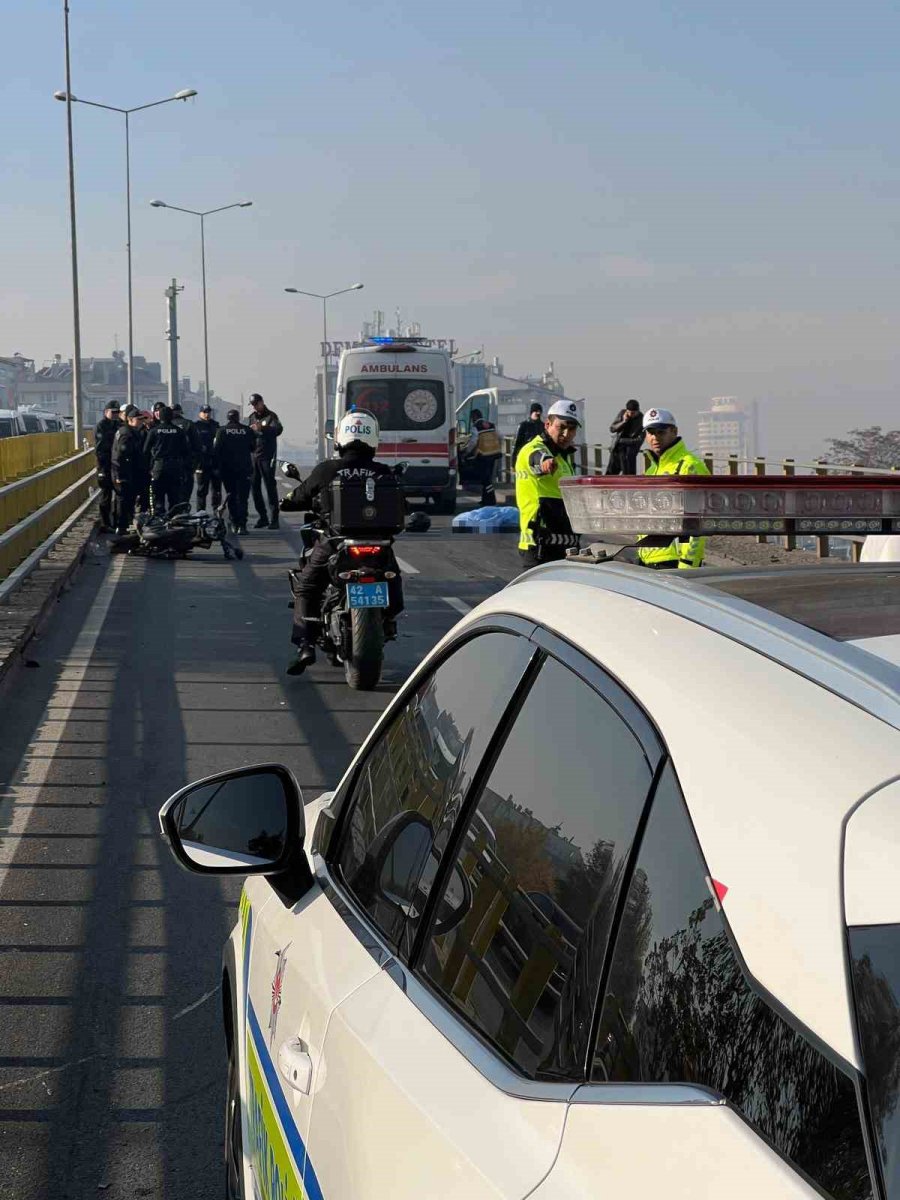 Tır İle Motosiklet Çarpıştı, Üniversite Öğrencisi Motosikletli Öldü