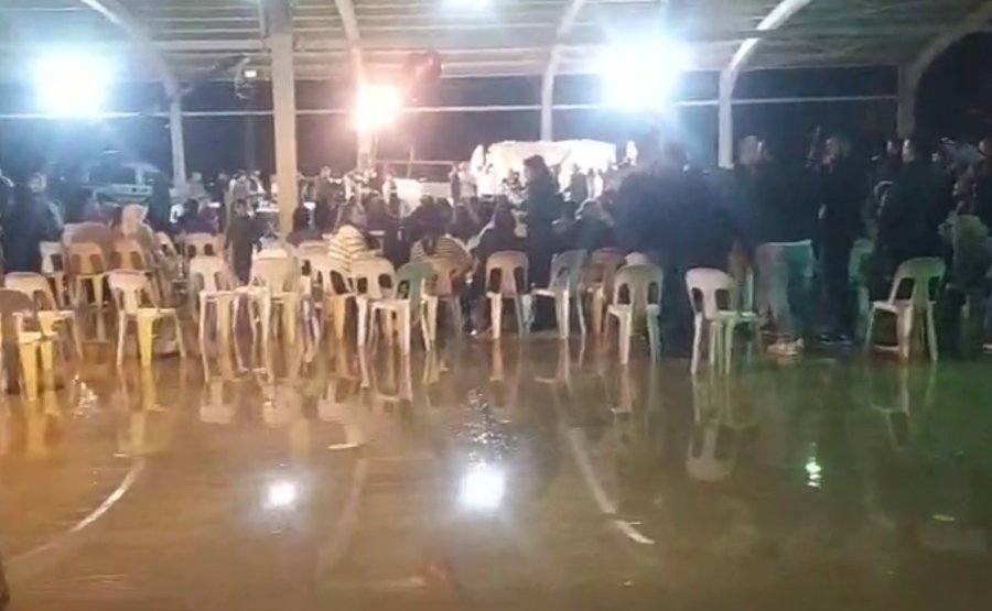 Düğünü Su Basınca, Paçalarını Sıvayıp Oynamaya Devam Ettiler