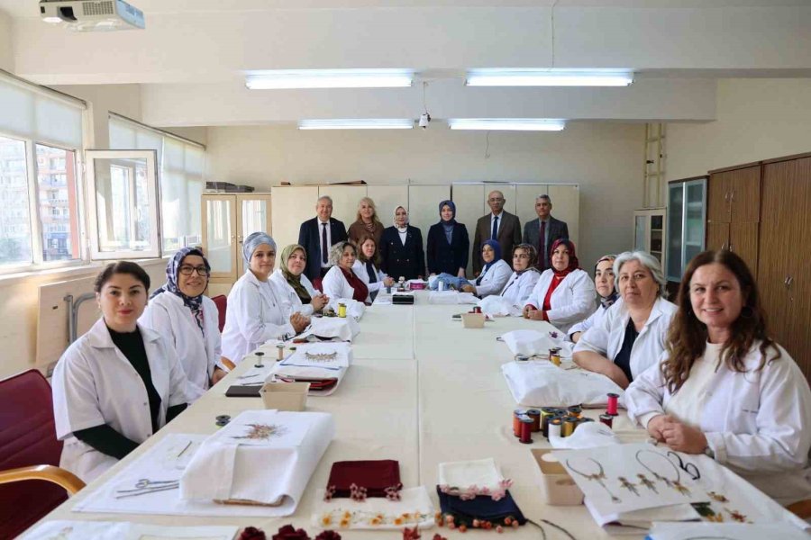 ’zamanın Ve Zarafetin İzinde Niğde’ Sergisi İçin Hazırlıklar Sürüyor