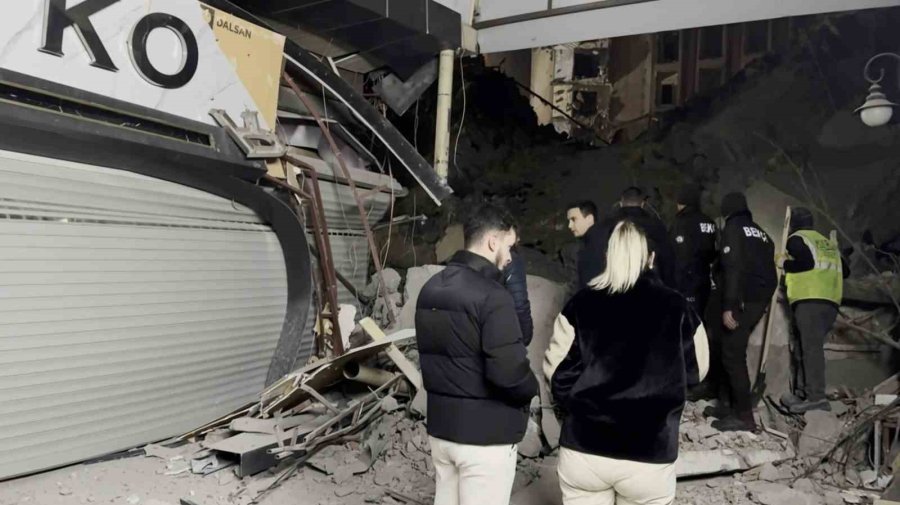 Aksaray Belediyesi’nin Kontrolsüz Yıkımı Az Kalsın Dükkanları Yıkıyordu