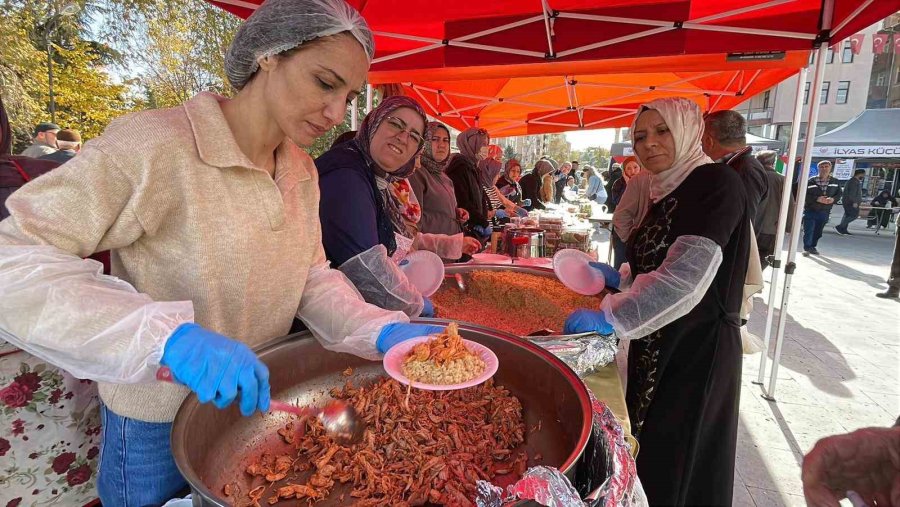 Karaman’da Gazze İçin Hayır Panayırı Düzenlendi