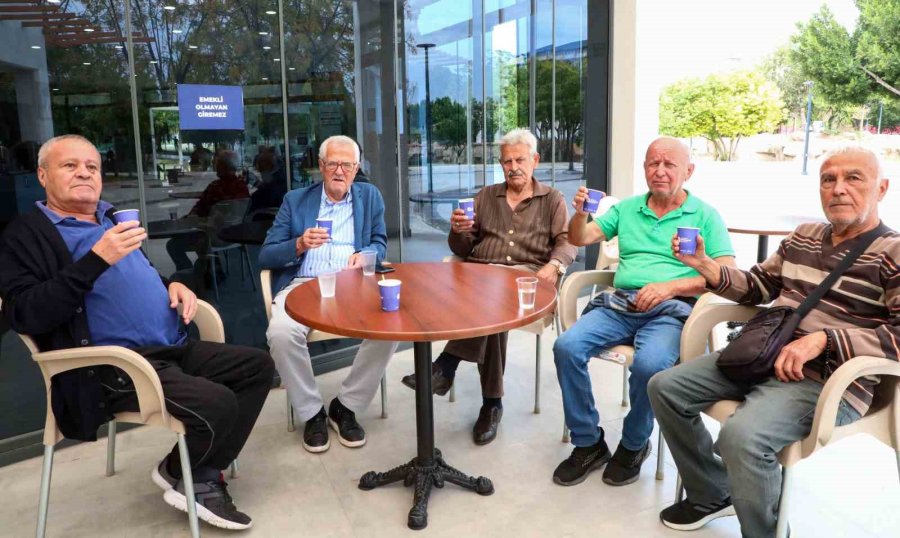 Antalya’da Emekli Kahveleri İlgi Görüyor
