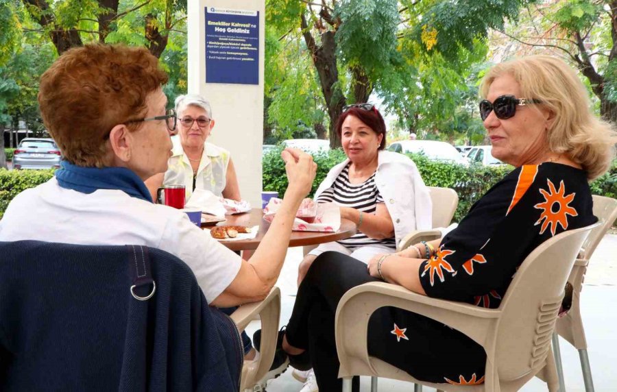 Antalya’da Emekli Kahveleri İlgi Görüyor