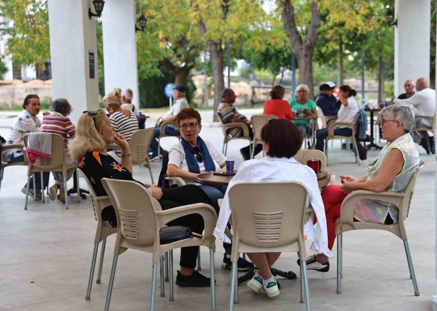 Antalya’da Emekli Kahveleri İlgi Görüyor