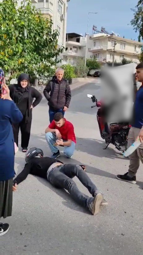 Kendi Acısını Unutup Araçtaki Çocuğu Düşündü, Sebebi Küçük Yaşta Kaybettiği İkiz Kardeşi Çıktı