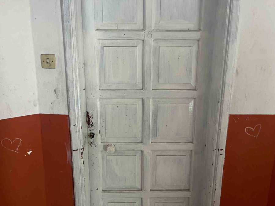 Apartmana Eli Boş Girdi, Dışarıya Altında Akrobasi Bisikleti Ve Çantayla Çıktı