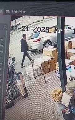 Apartmana Eli Boş Girdi, Dışarıya Altında Akrobasi Bisikleti Ve Çantayla Çıktı