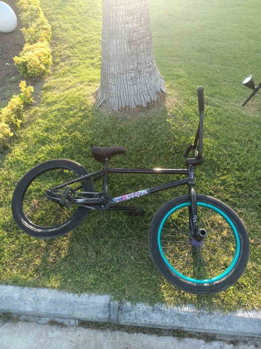 Apartmana Eli Boş Girdi, Dışarıya Altında Akrobasi Bisikleti Ve Çantayla Çıktı