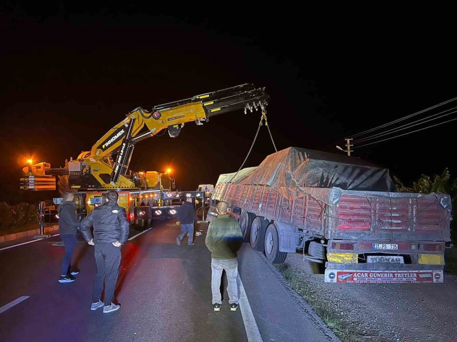 Alanya’da Otobüs İle Tır Çarpıştı: 5 Yaralı