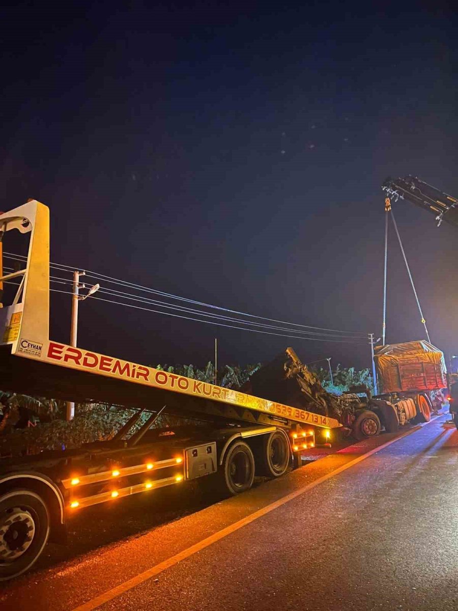 Alanya’da Otobüs İle Tır Çarpıştı: 5 Yaralı
