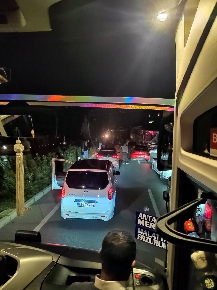 Alanya’da Otobüs İle Tır Çarpıştı: 5 Yaralı