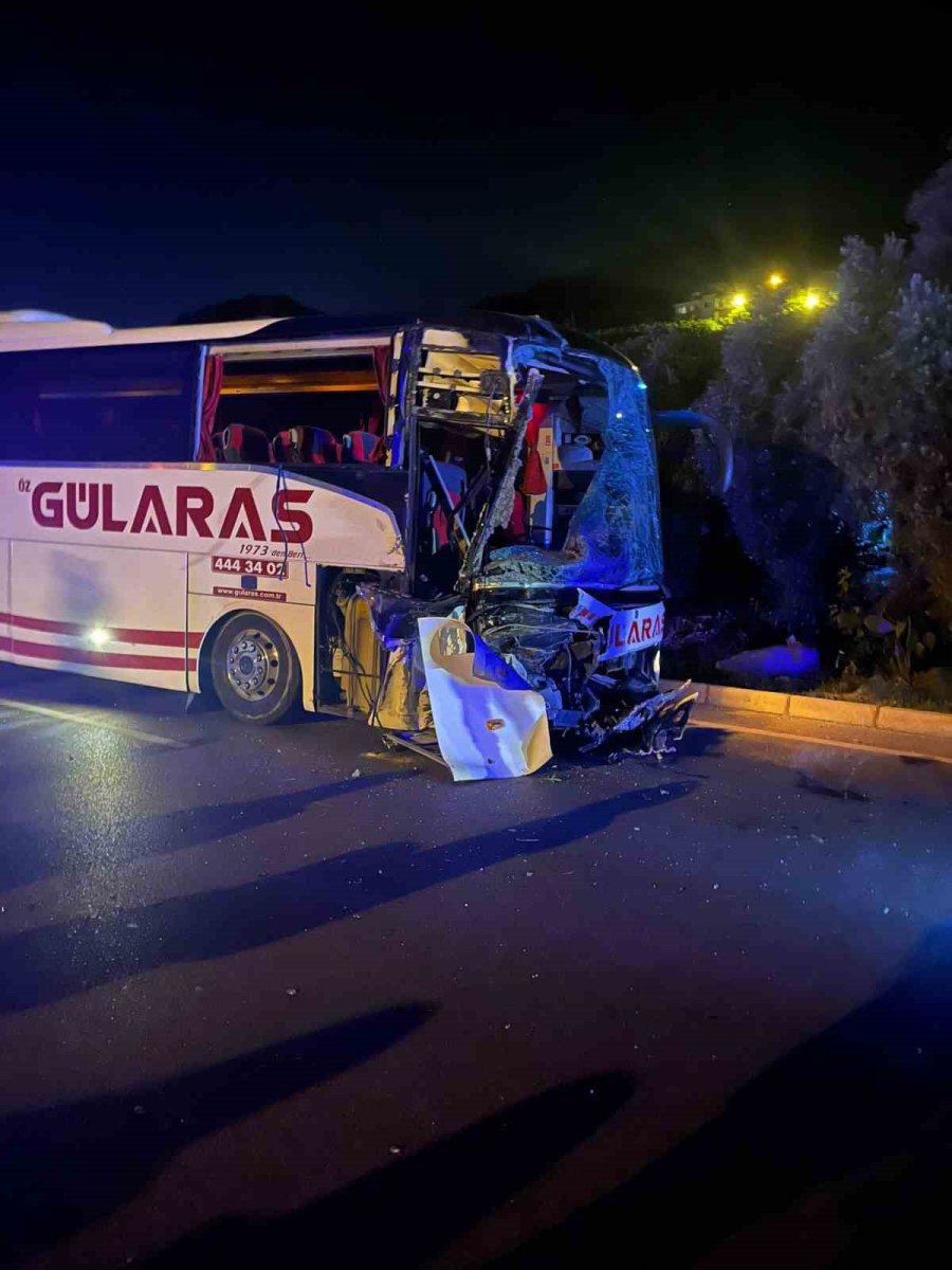 Alanya’da Otobüs İle Tır Çarpıştı: 5 Yaralı