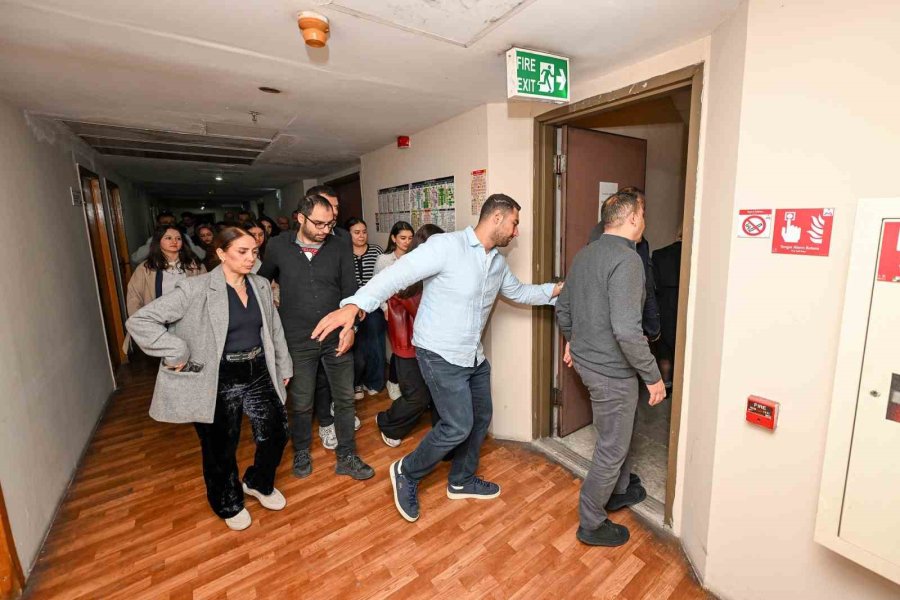 Mersin’de İş Merkezinde Yangın Ve Kurtarma Tatbikatı Yapıldı