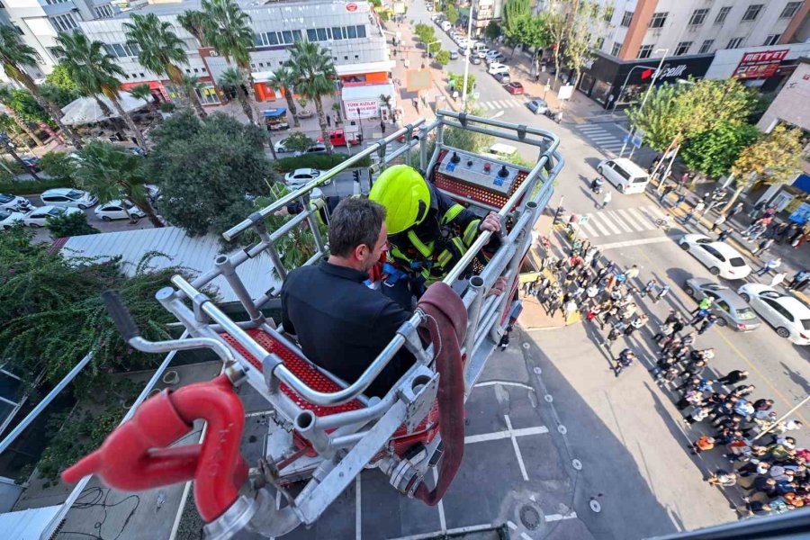 Mersin’de İş Merkezinde Yangın Ve Kurtarma Tatbikatı Yapıldı
