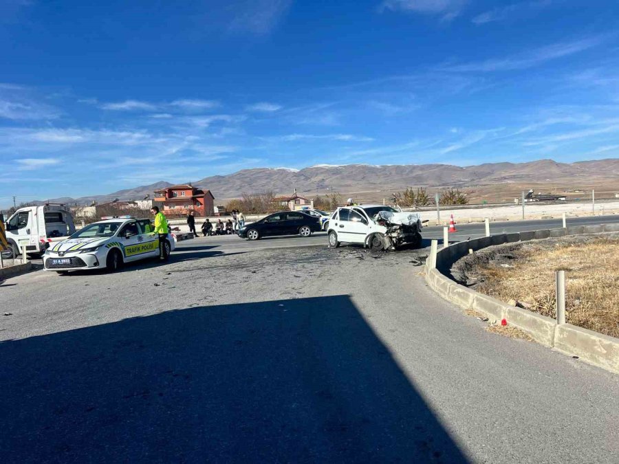 Otomobil İle Kamyon Çarpıştı: 1 Yaralı