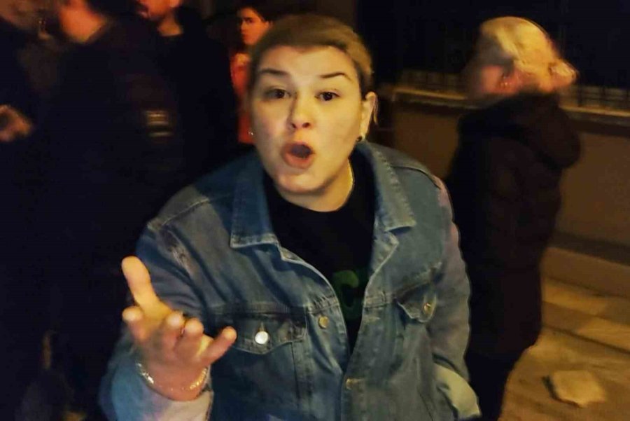 Şoförün Kaçtığı Kazada Sahte Şoför Planı Suya Düşünce Gazetecilere Saldırdı