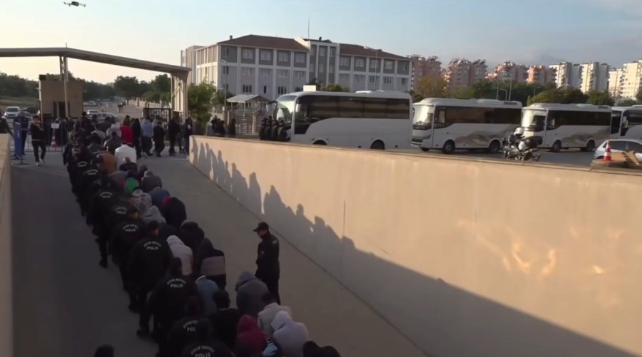 Antalya Polisi 458 Torbacıyı Gözaltına Aldı: "affetmiyoruz, Geri Adım Atmıyoruz, Vazgeçmiyoruz"