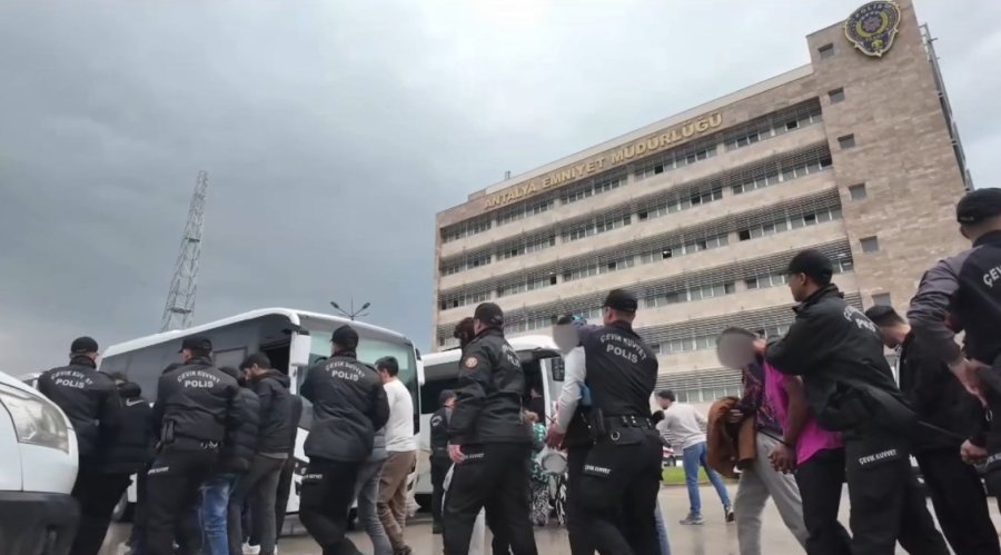 Antalya Polisi 458 Torbacıyı Gözaltına Aldı: "affetmiyoruz, Geri Adım Atmıyoruz, Vazgeçmiyoruz"