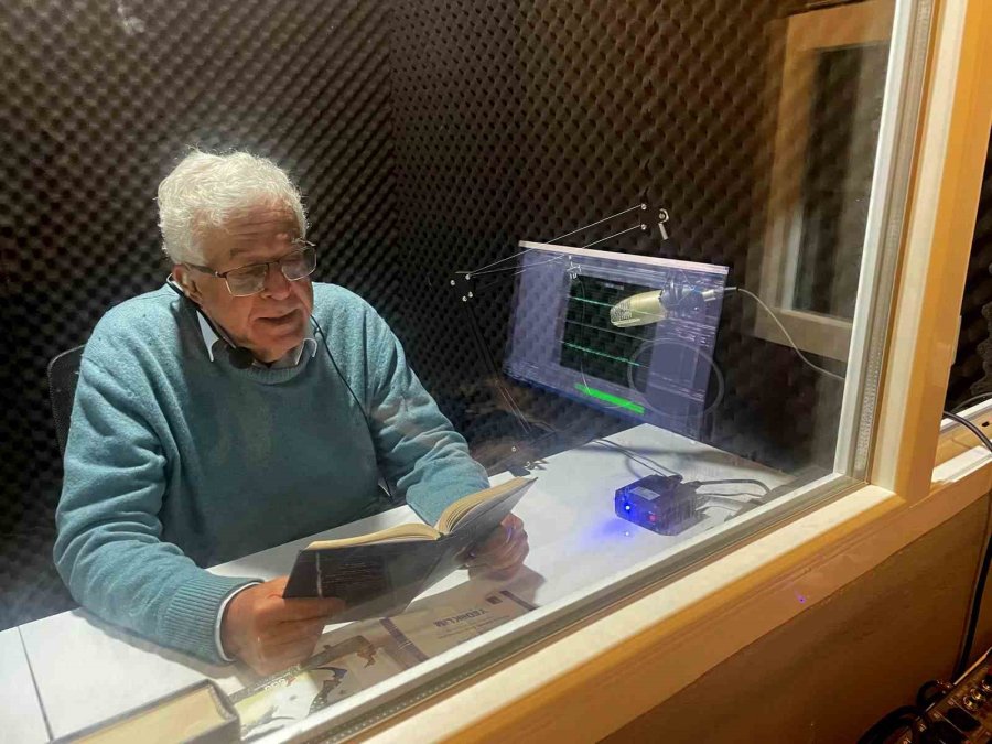 Muratpaşa’da Yazar Ve Şairler Gönüllü Okuyucu Oldu