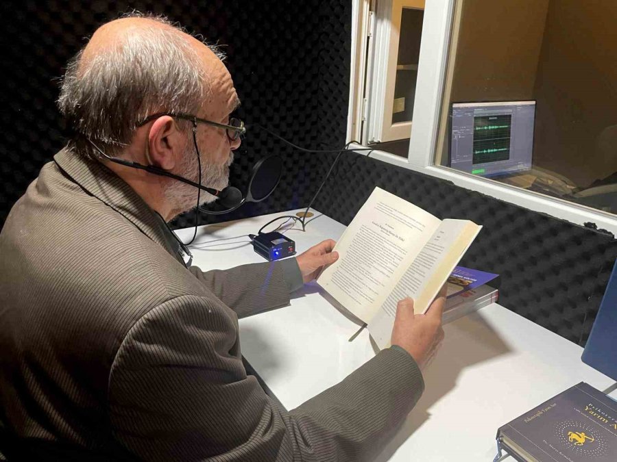 Muratpaşa’da Yazar Ve Şairler Gönüllü Okuyucu Oldu