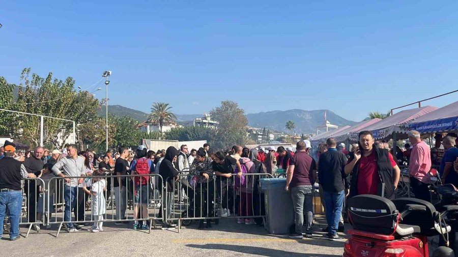 Alanya’da Geleneksel Hamsi Festivali Başladı 7 Ton Hamsi Ücretsiz Dağıtılacak