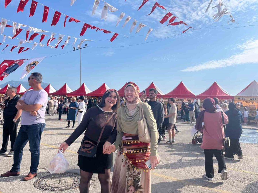 Alanya’da Geleneksel Hamsi Festivali Başladı 7 Ton Hamsi Ücretsiz Dağıtılacak