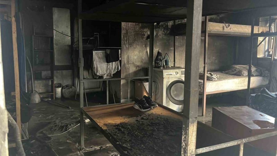 Alanya’da Apartmanın Giriş Katında Çıkan Yangın Korkuttu