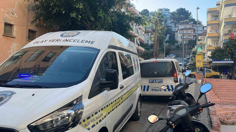 Alanya’da Apartmanın Giriş Katında Çıkan Yangın Korkuttu