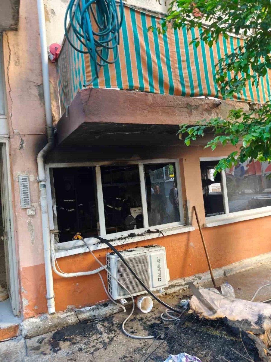 Alanya’da Apartmanın Giriş Katında Çıkan Yangın Korkuttu