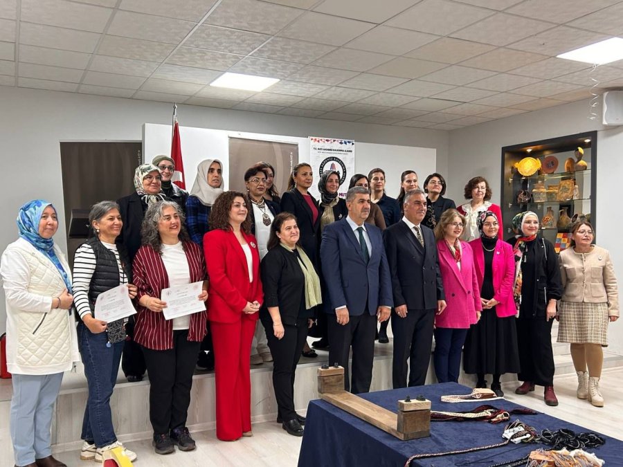 Çarpana Dokuma Sanatı Modern Ürünlerle Buluşuyor