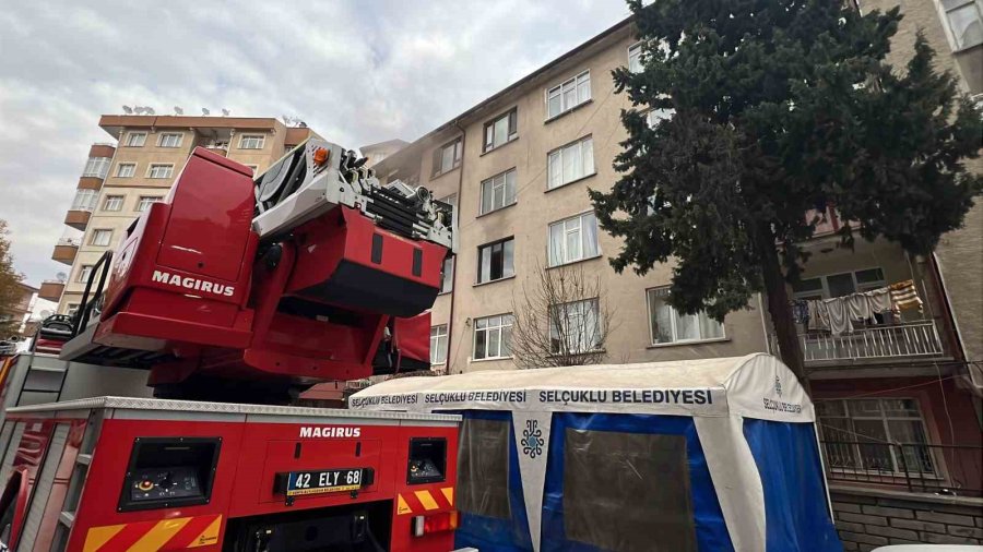 Dairedeki Kombi Patladı: 1 Yaralı