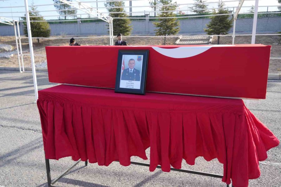 Vefat Eden Komutan İçin Askeri Tören Düzenlendi