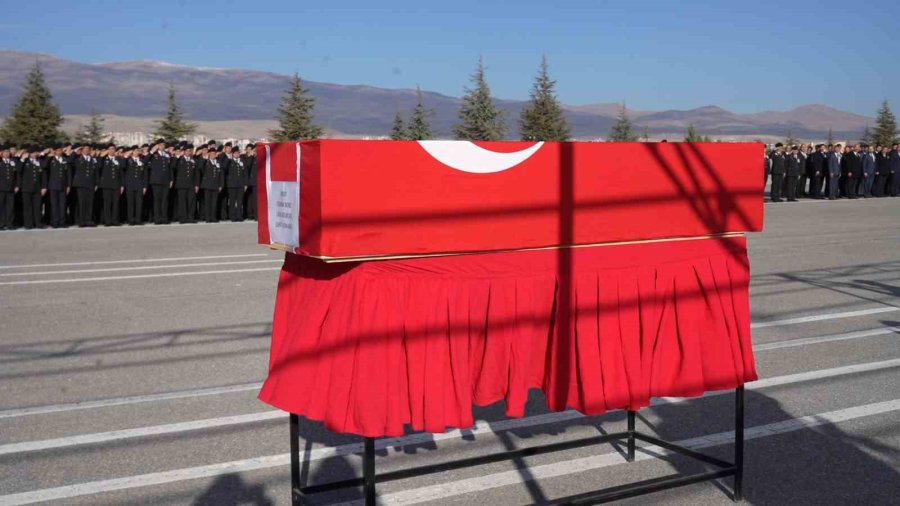 Vefat Eden Komutan İçin Askeri Tören Düzenlendi