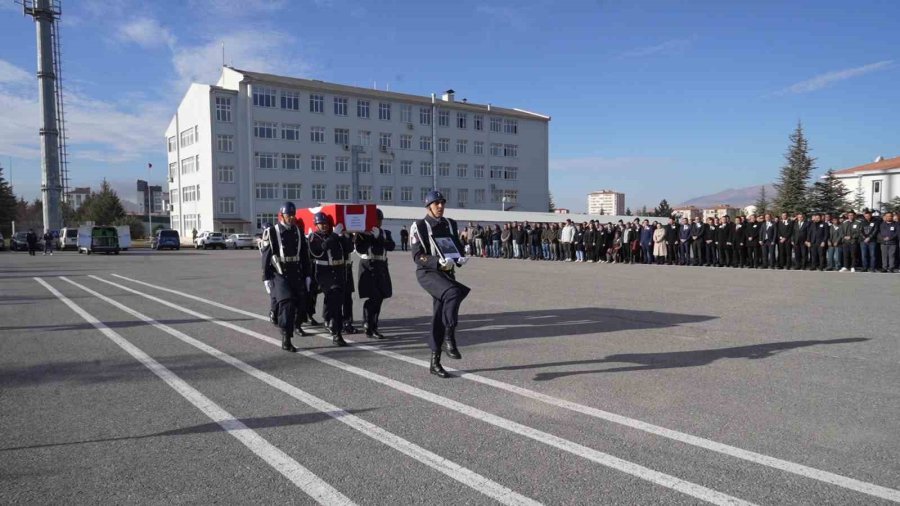 Vefat Eden Komutan İçin Askeri Tören Düzenlendi