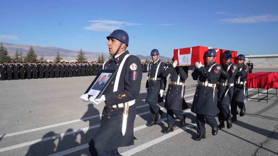 Vefat Eden Komutan İçin Askeri Tören Düzenlendi