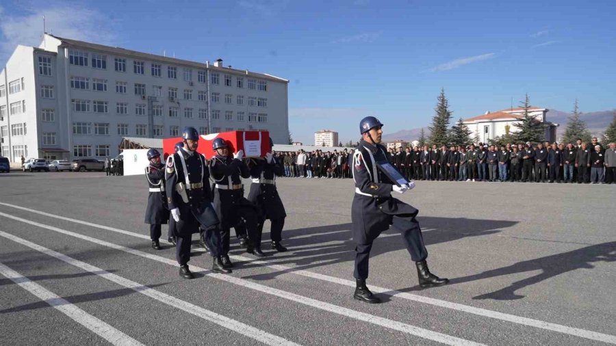 Vefat Eden Komutan İçin Askeri Tören Düzenlendi