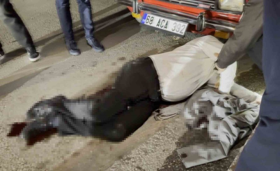 Aksaray’da Yol Ortasında Palalı Saldırı: 1 Ağır Yaralı