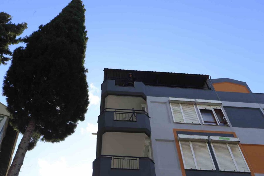 Antalya’da Teras Katta Çıkan Yangın Paniğe Neden Oldu