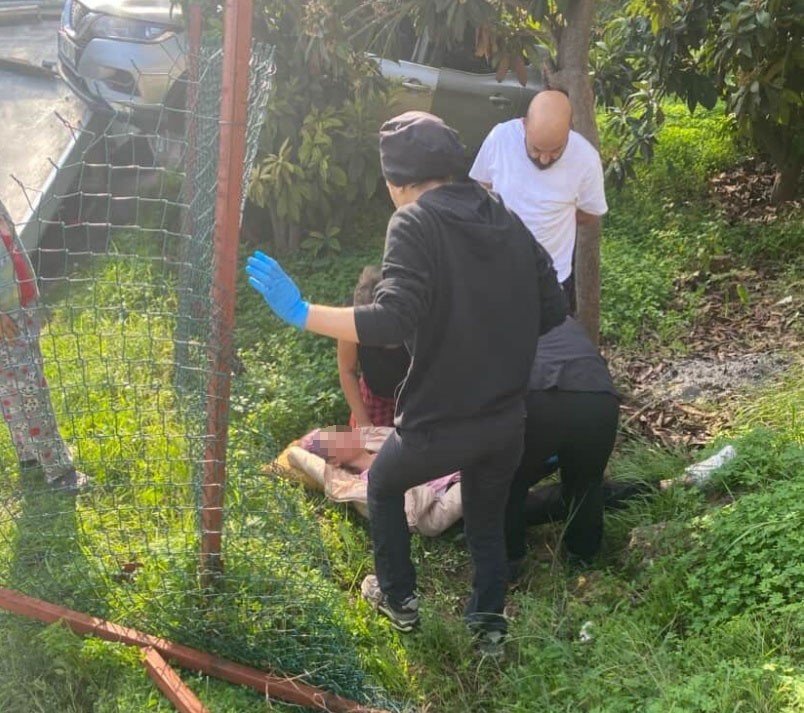 Çekiciye Yüklenirken Geri Viteste Unutulan Araç Rampadan Uçtu: 2 Yaralı