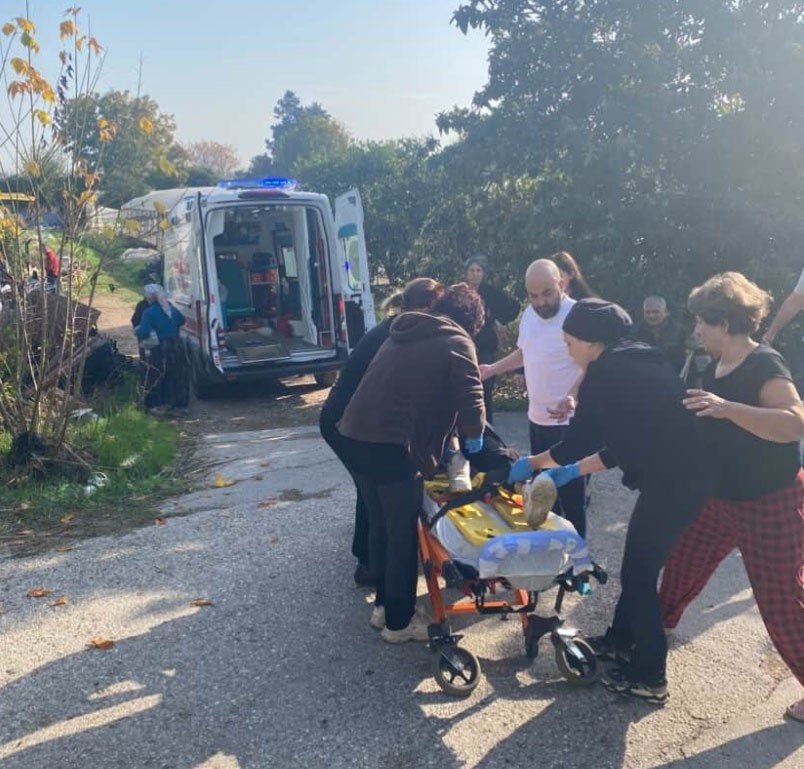 Çekiciye Yüklenirken Geri Viteste Unutulan Araç Rampadan Uçtu: 2 Yaralı