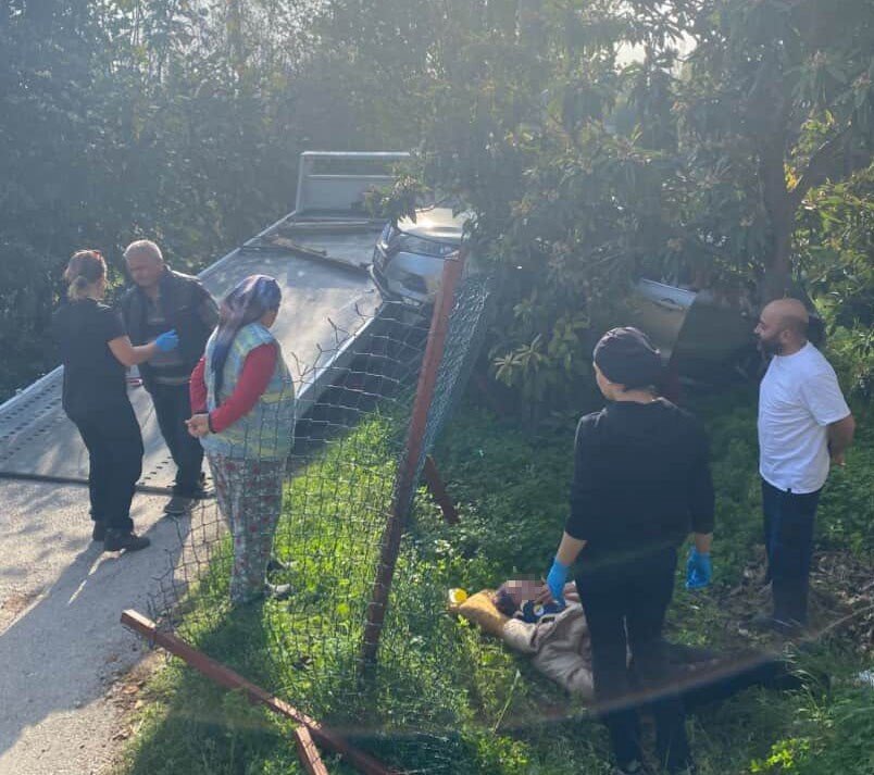 Çekiciye Yüklenirken Geri Viteste Unutulan Araç Rampadan Uçtu: 2 Yaralı